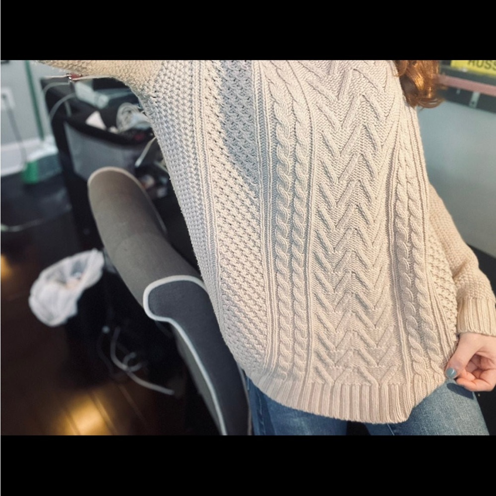 Sweater - Picture 8 of 12